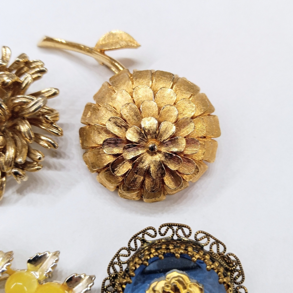 Vintage Jewelry Lot 4 Brooches - Picture 4 of 8